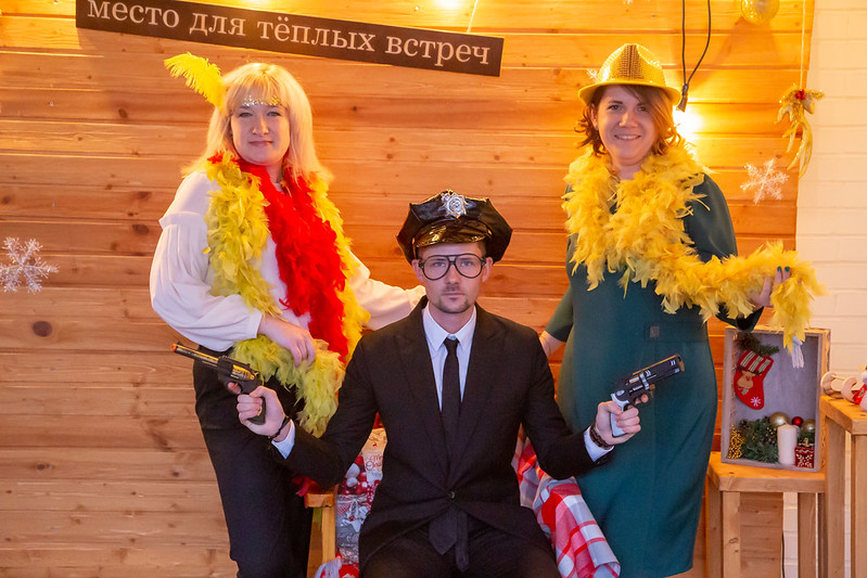 Новогоднее украшение зала для корпоратива в Чите