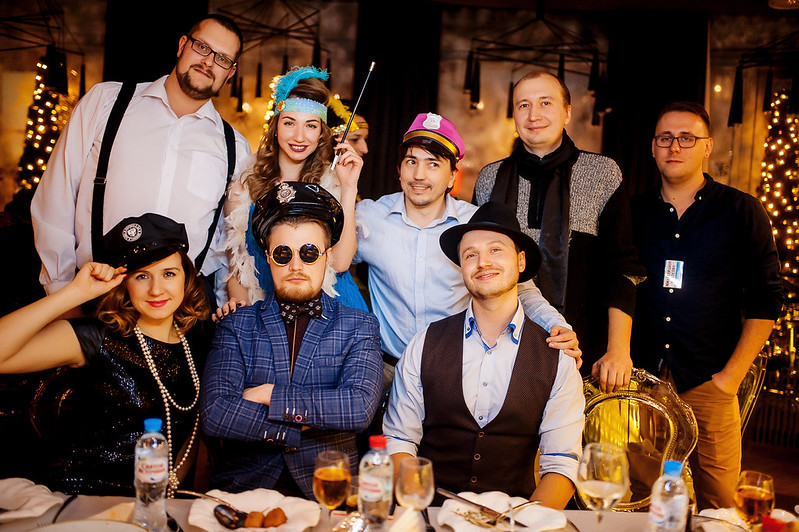 Команда компании празднует Новый год в ресторане Чите